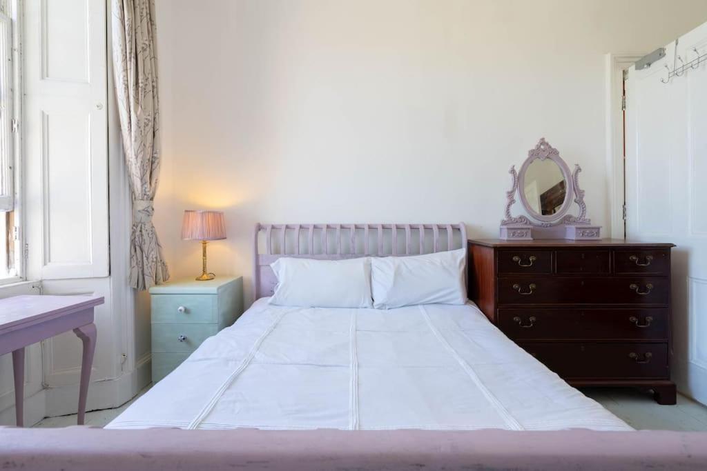 Holiday home Central Claremont Townhouse *