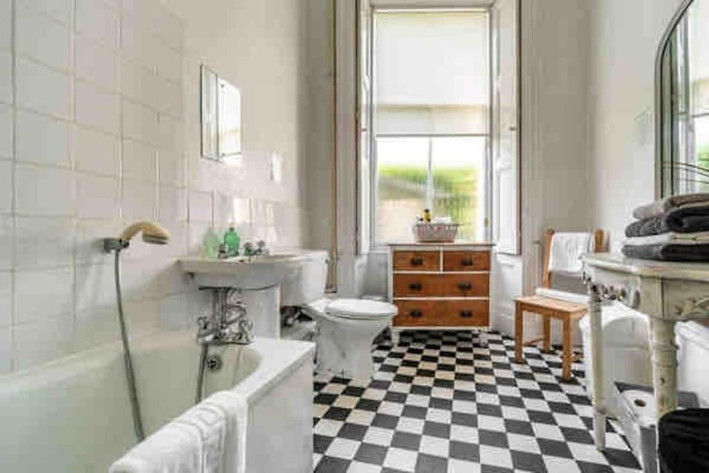 Central Claremont Townhouse Edinburgh