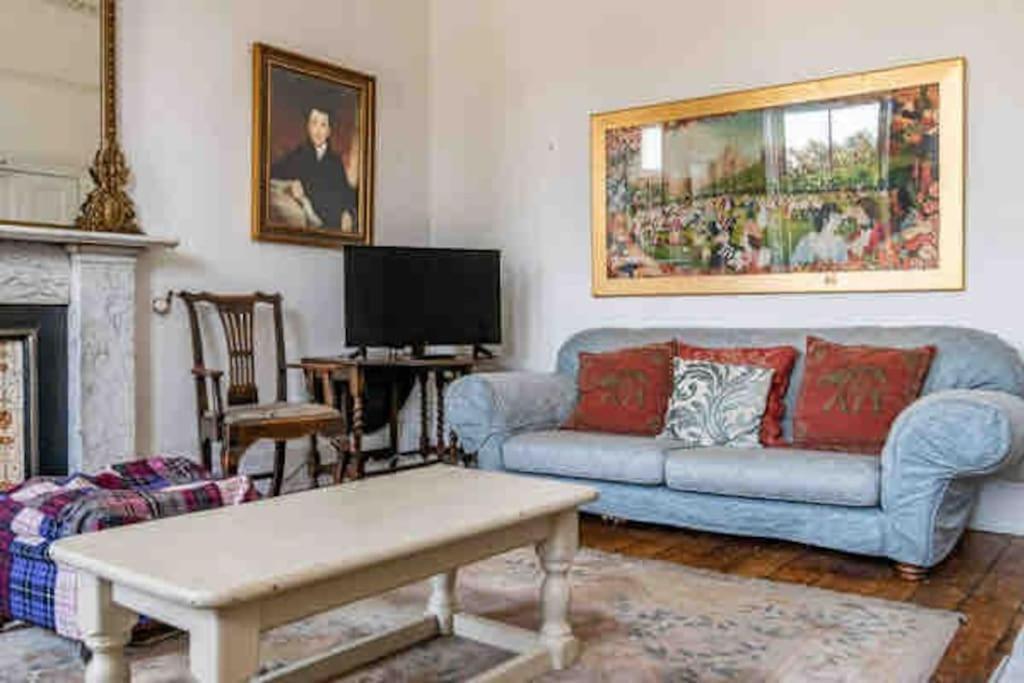 Central Claremont Townhouse Holiday home