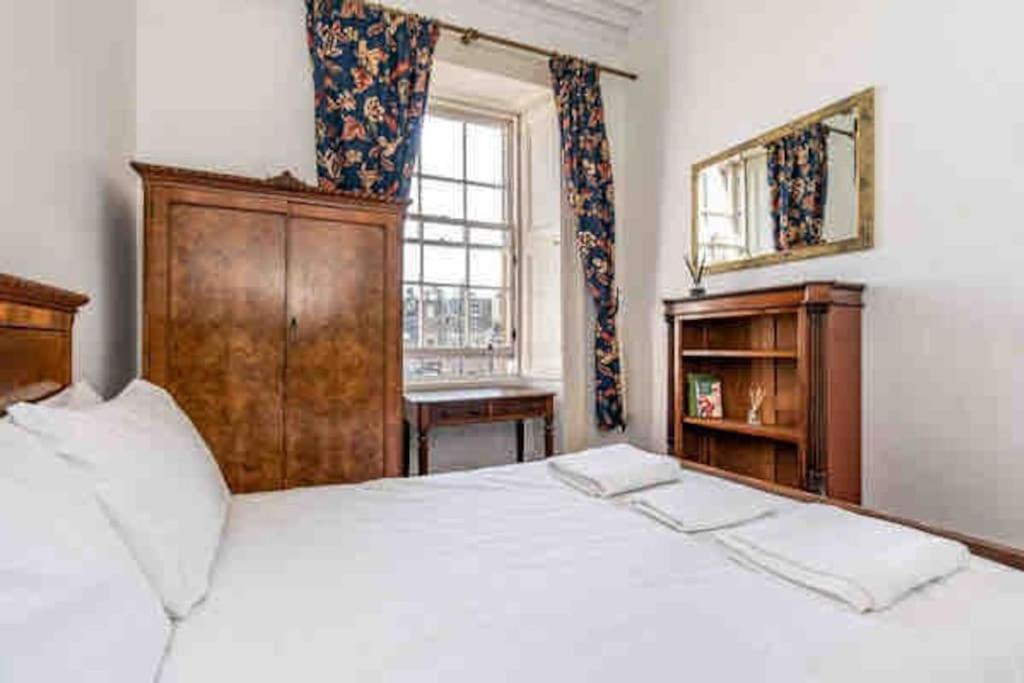 Holiday home Central Claremont Townhouse