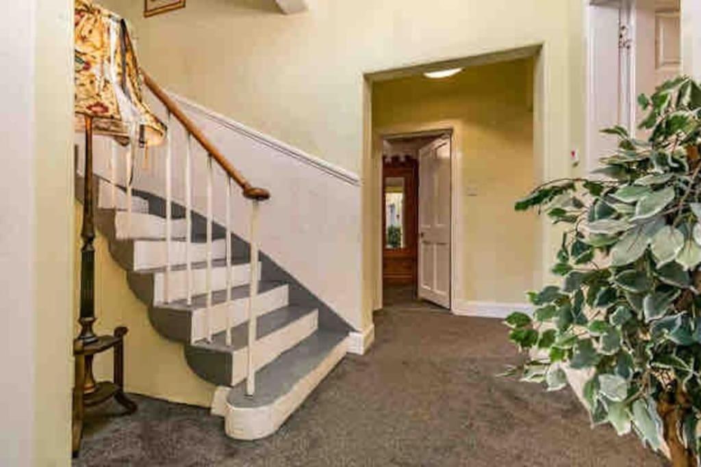 Holiday home Central Claremont Townhouse *