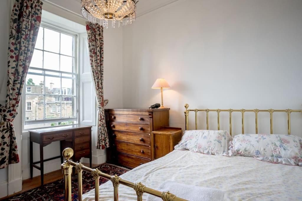 Central Claremont Townhouse Holiday home *