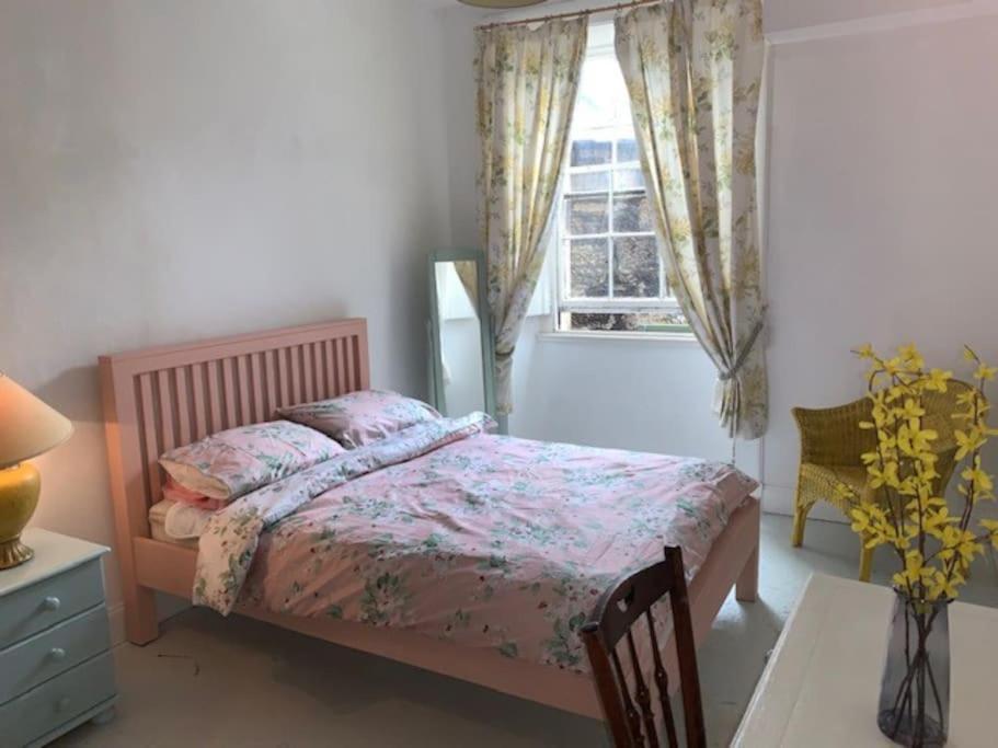 Central Claremont Townhouse Holiday home *