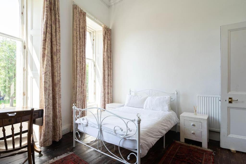Central Claremont Townhouse Holiday home
