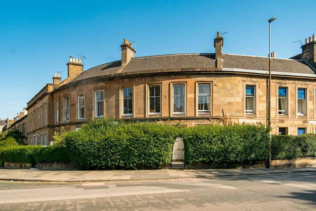 Central Claremont Townhouse Holiday home *