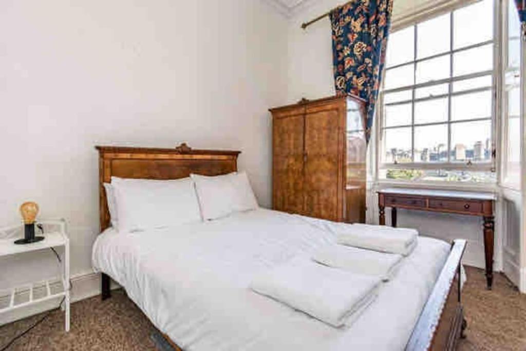 Central Claremont Townhouse * EDI
